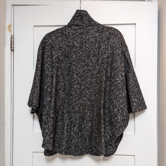 Novelti Black/Grey Cape - Picture 13 of 13